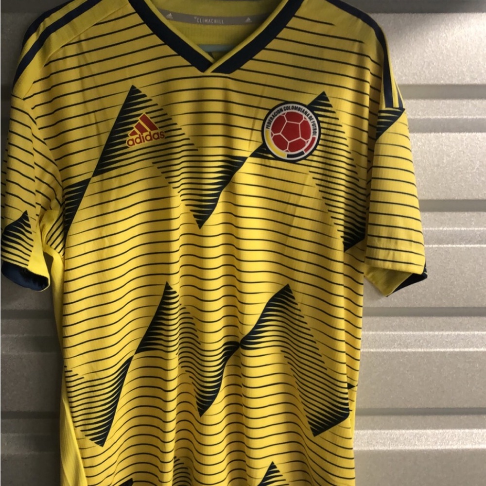 Colombia Adidas soccer jersey. XL. Worn once